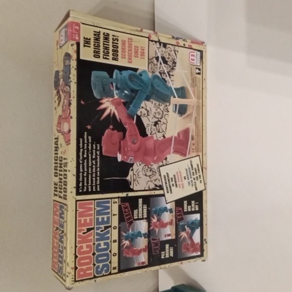 Classic Red & Blue Boxing Rock'em Sock'em Robots Game with Original Box - Picture 4 of 4